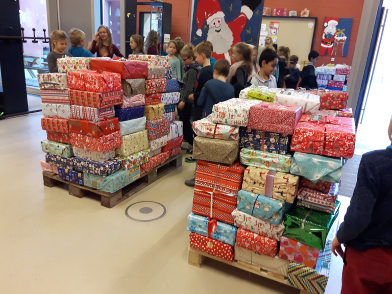 tl_files/dualingo_neu/News 2017 2018/Weihnachtspaeckchen_1.jpg